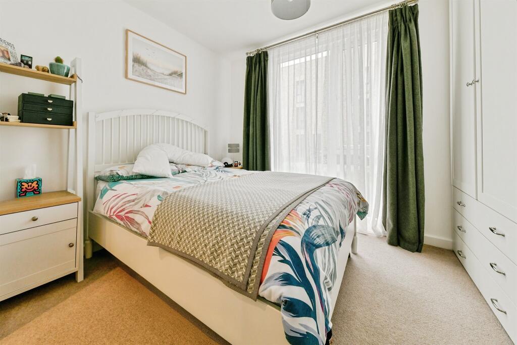 Apartment in North Hertfordshire, Hertfordshire - More