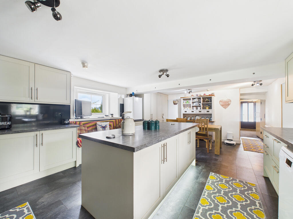 House in Perth - View 5