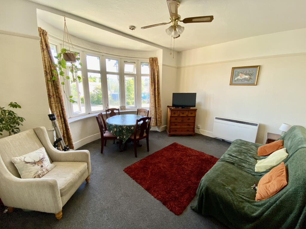 Top floor flat, 27B York avenue, East Cowes, Isle of wight photo 3