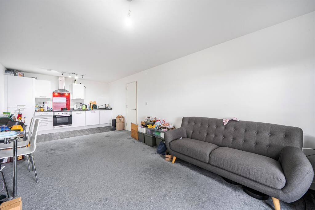 Apartment in Sandwell, West Midlands - View 3
