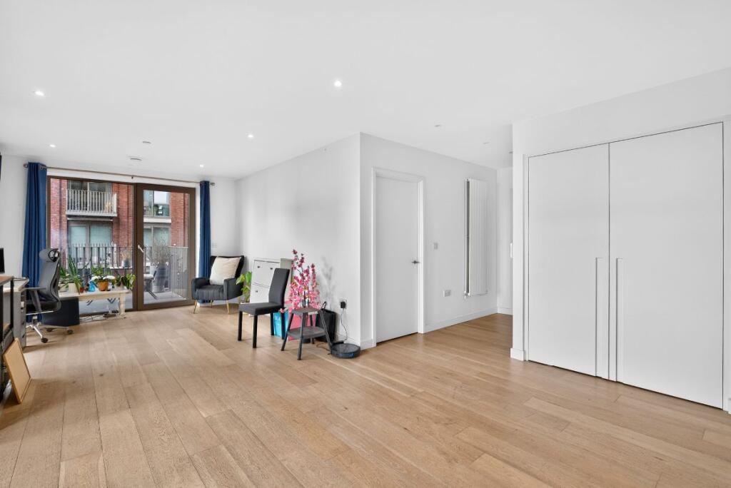 Pendant Court E16 photo 4