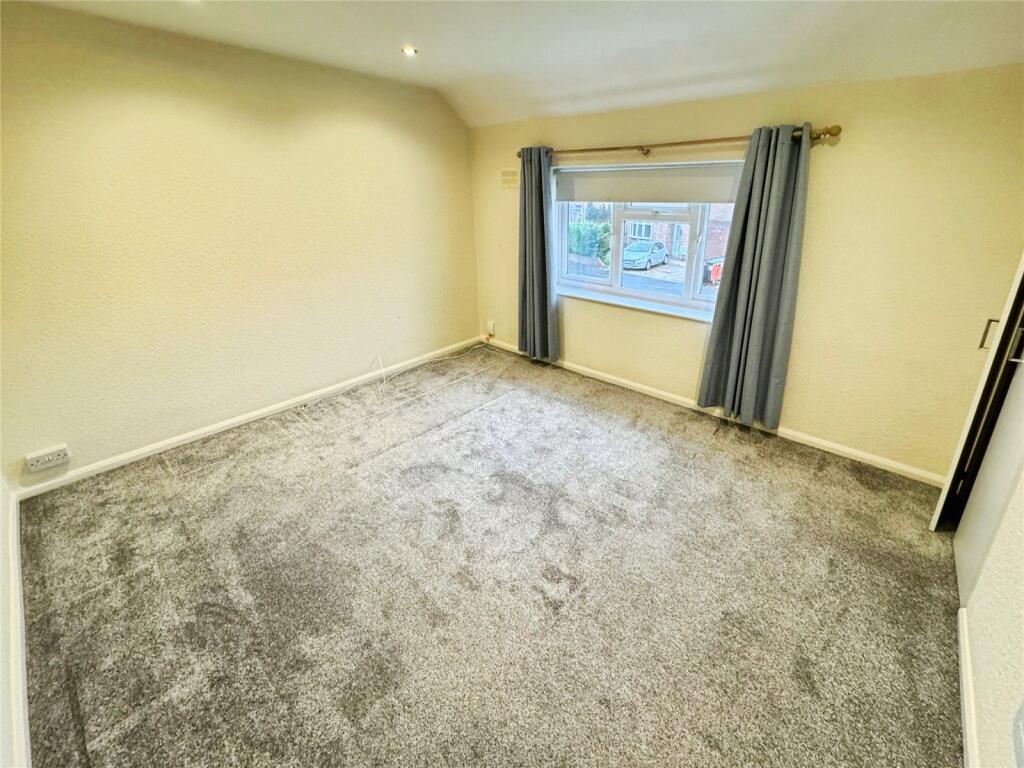 Apartment in Wolverhampton, West Midlands - View 2