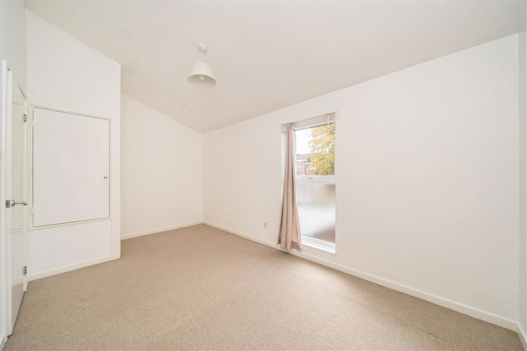 Apartment in London - More