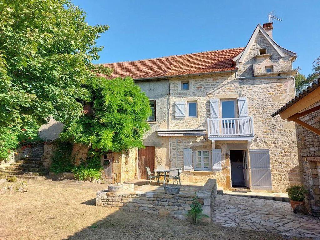 Main image of property: Ensemble of two stone houses with land