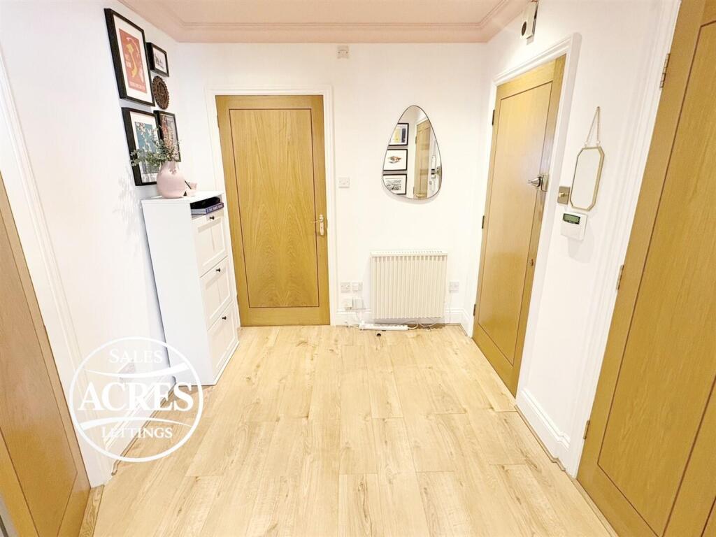 Apartment in Sutton Coldfield, Maney - View 3
