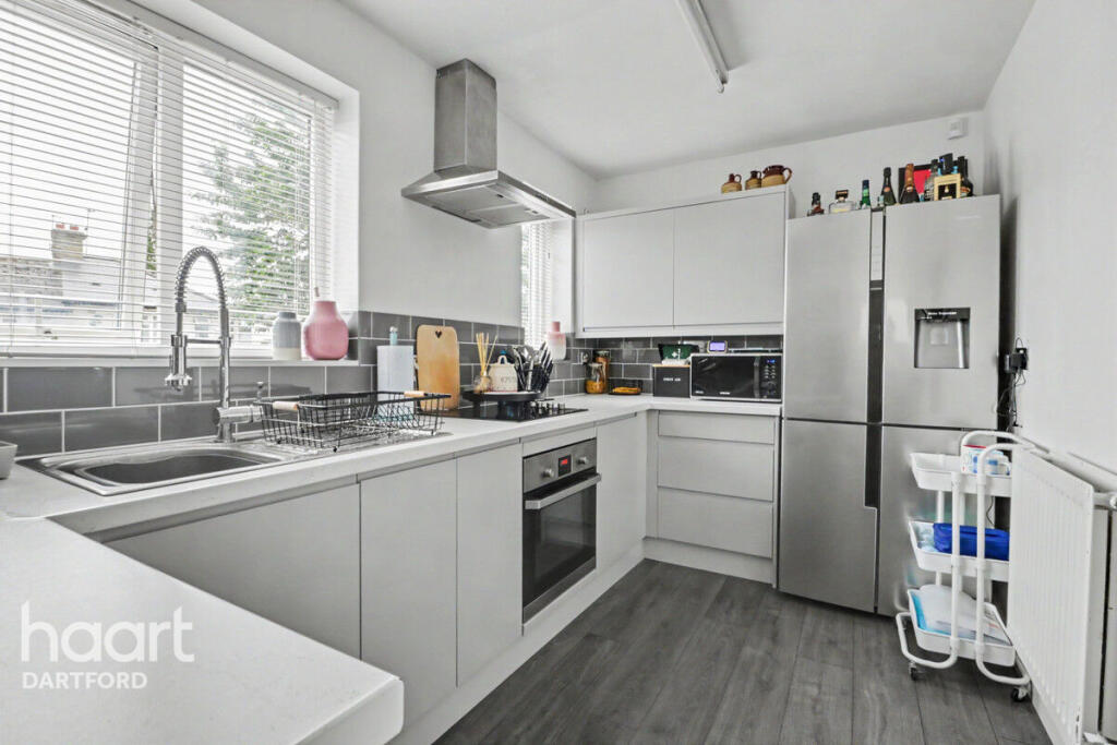 Willow Road, Dartford photo 4