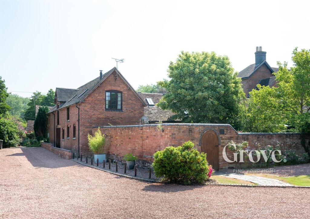 Main image of property: Bromsgrove Road, Clent