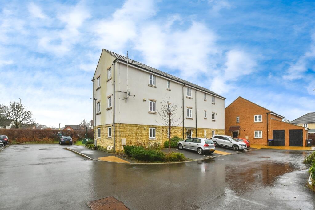 Greenfields Close, CHIPPENHAM photo 2