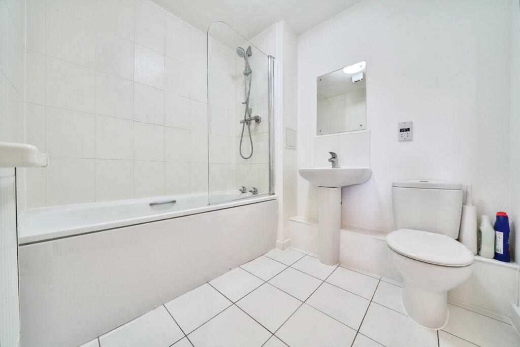Apartment in Romford - View 2