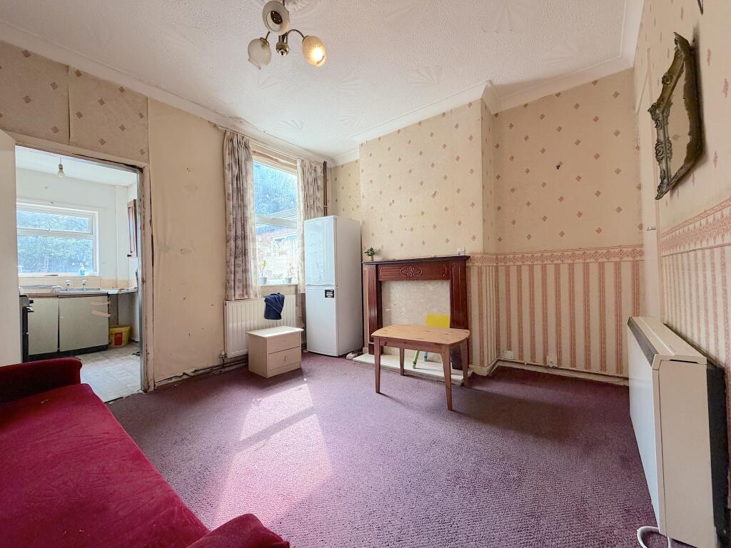House in Wolverhampton, Wood End - View 4