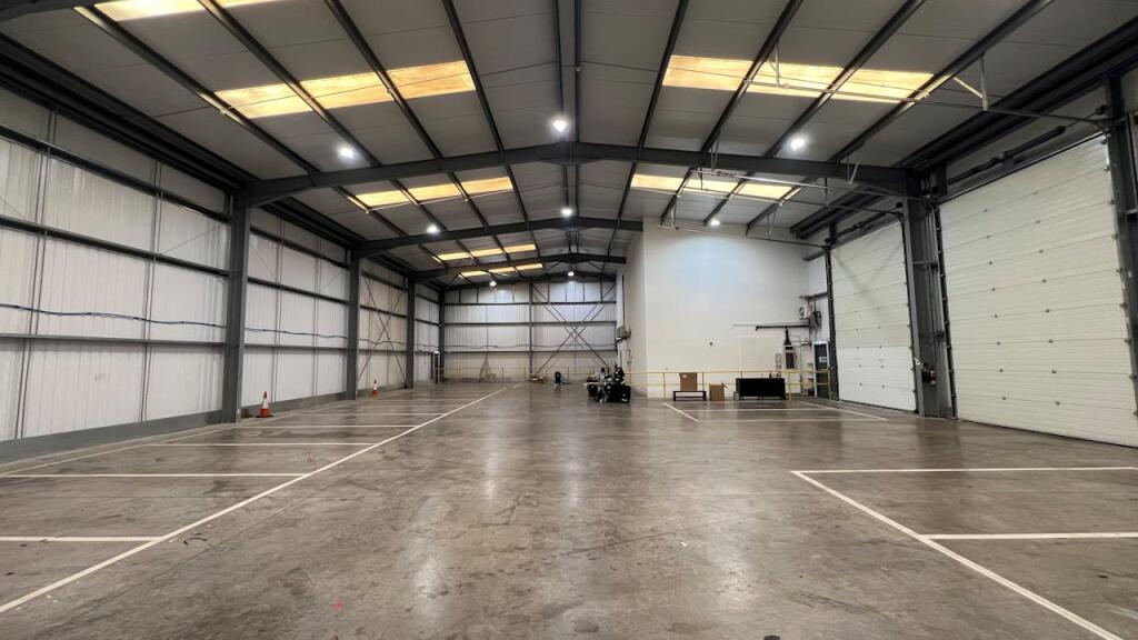 27-28 Stansted Distribution Centre - Warehouse P