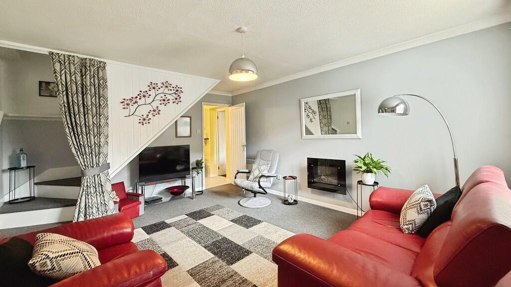 Phipps Close, Westbury photo 3