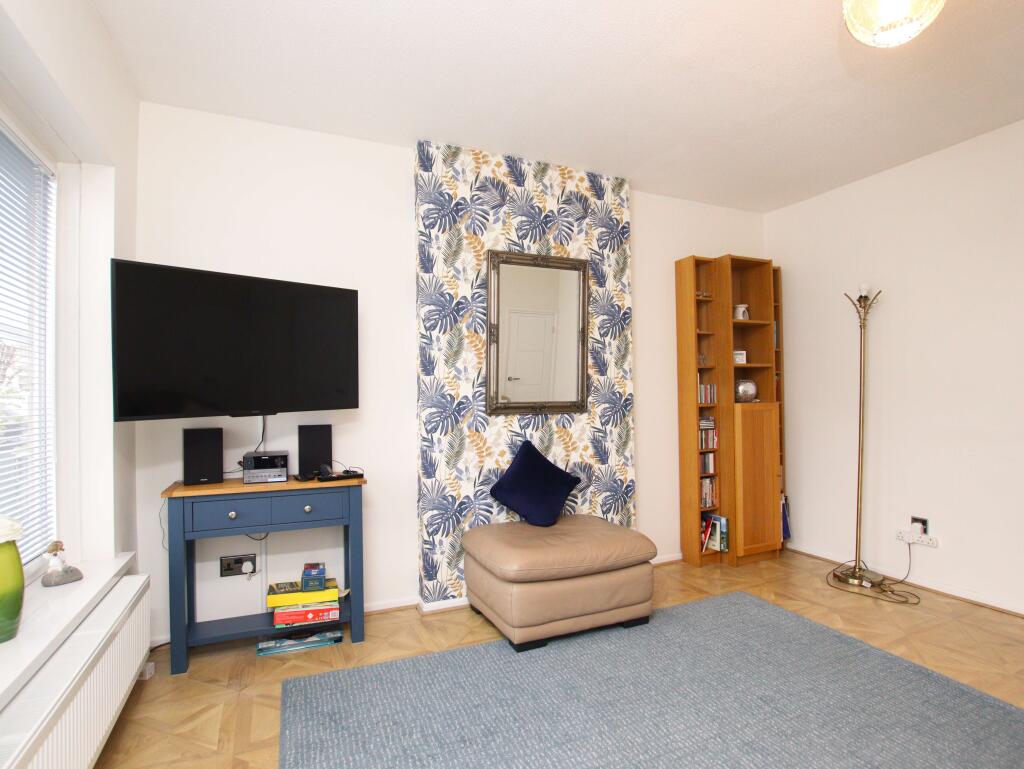 Byron Avenue, Beddau, Pontypridd CF38 2TW photo 3