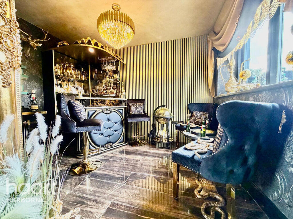 Additional image 3 of Luxury Apartment, Park Central