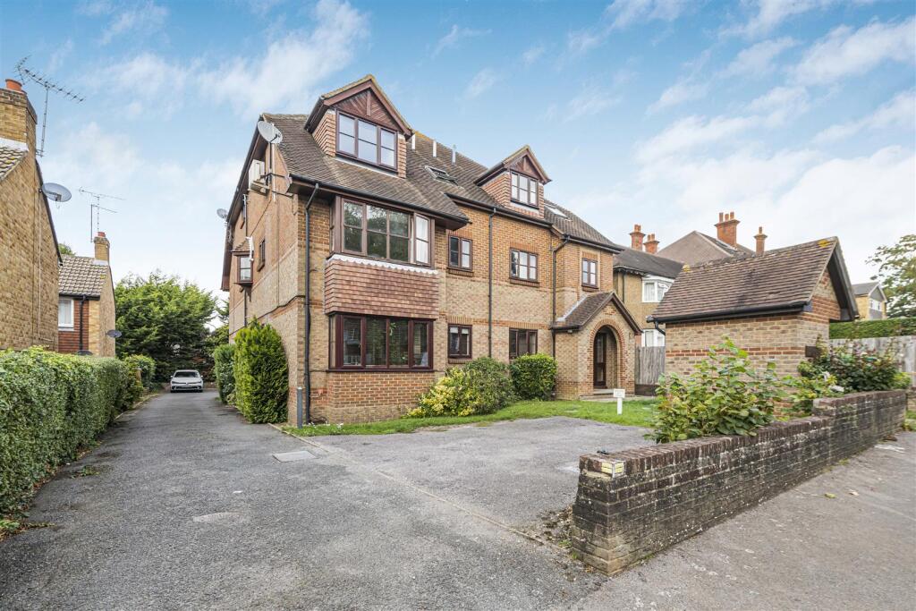 Main image of property: 84 Worcester Road, Sutton