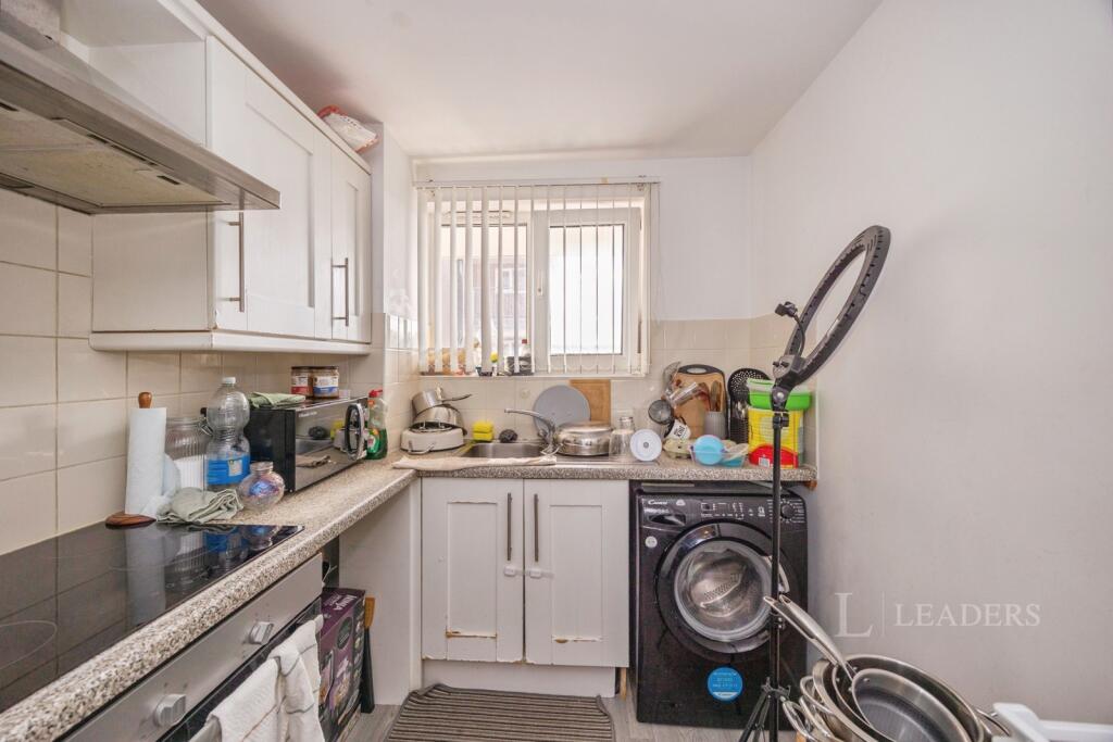 Main image of property: Portsmouth, PO1