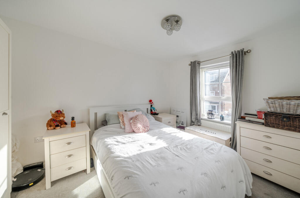 Design Drive, Dunstable, Bedfordshire photo 4