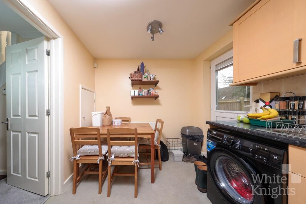 Beaconsfield Way, Earley, Reading, Berkshire, RG6 5UX photo 3