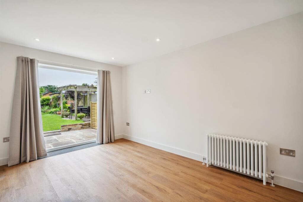 House in Slough - View 4