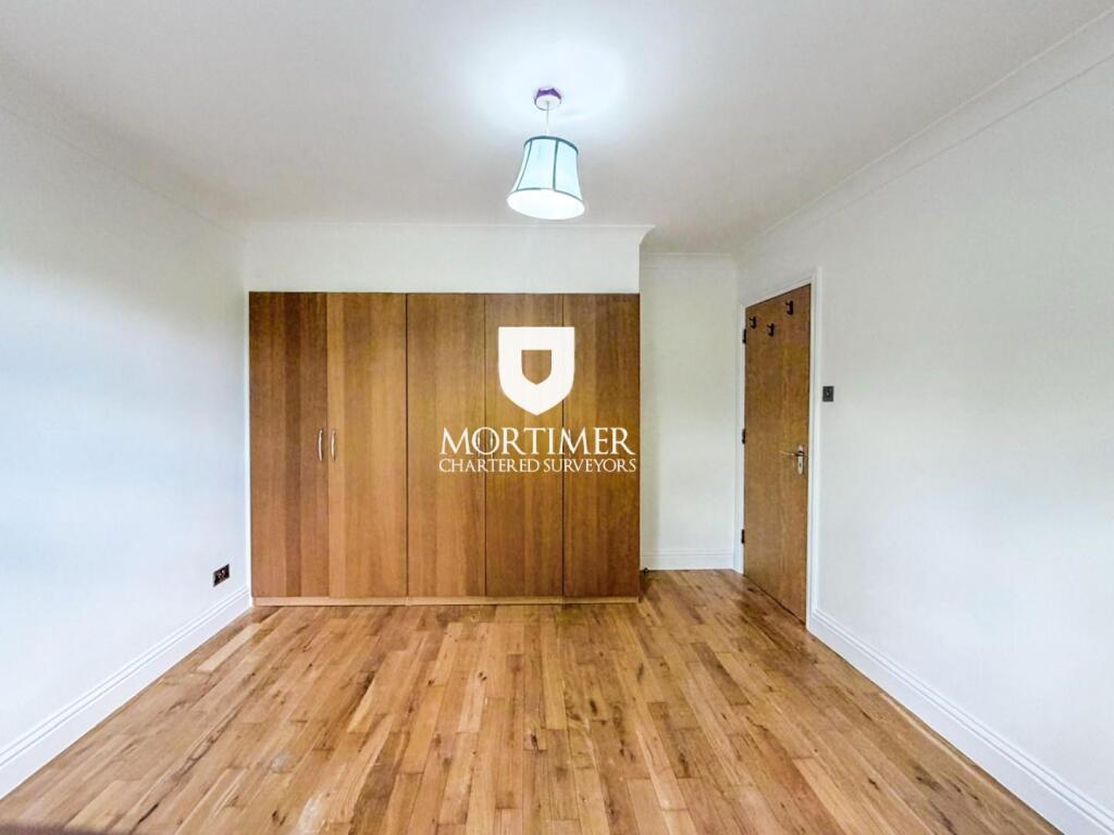 Apartment in London, Oakwood, Southgate - View 3