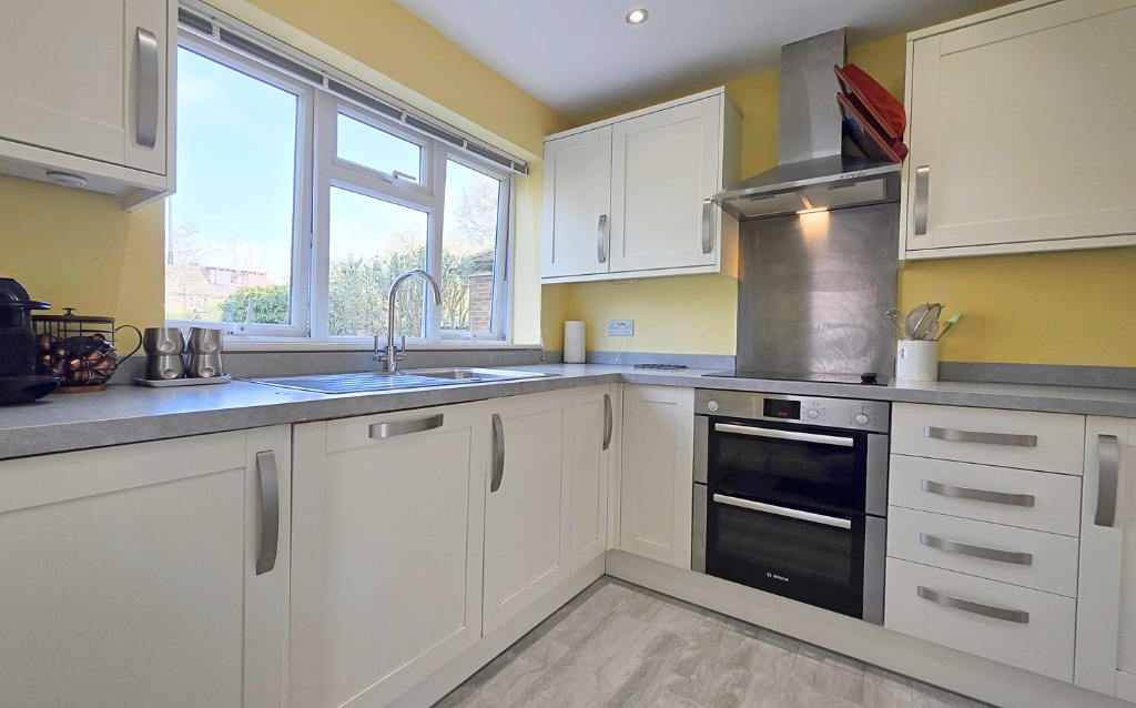 House in Crowthorne, Oakham Park, Wokingham - More