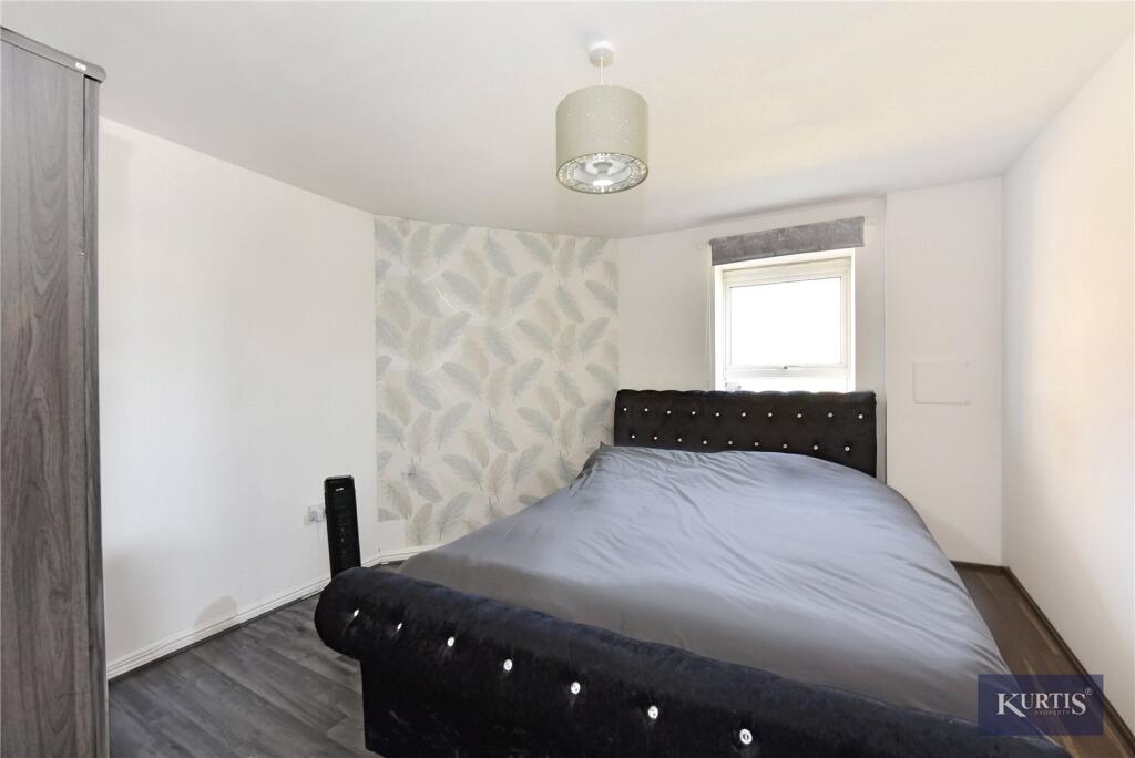 Apartment in Romford - More