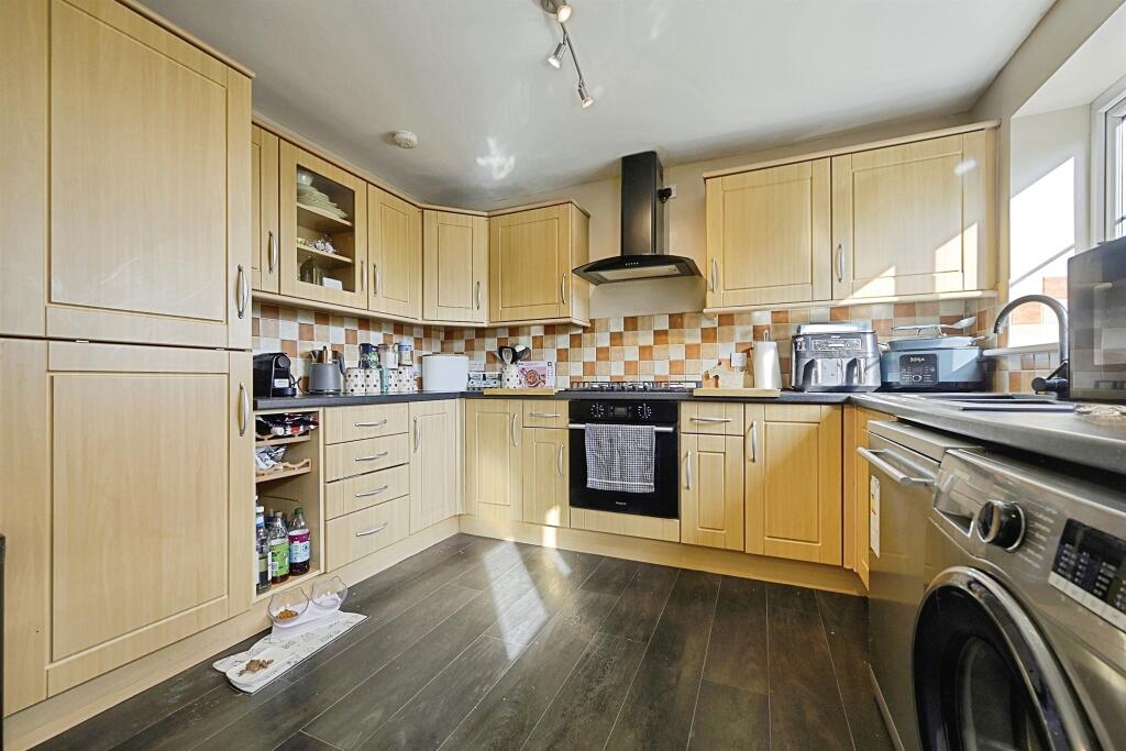 House in Calderdale, Illingworth - View 4