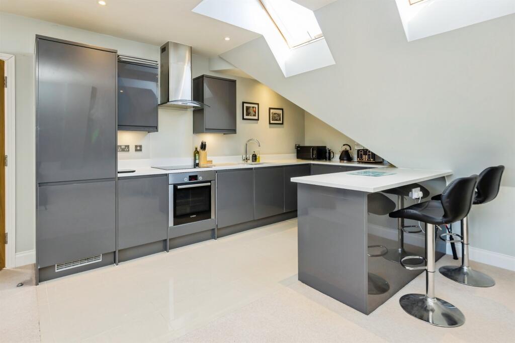 Apartment in Redhill - View 2