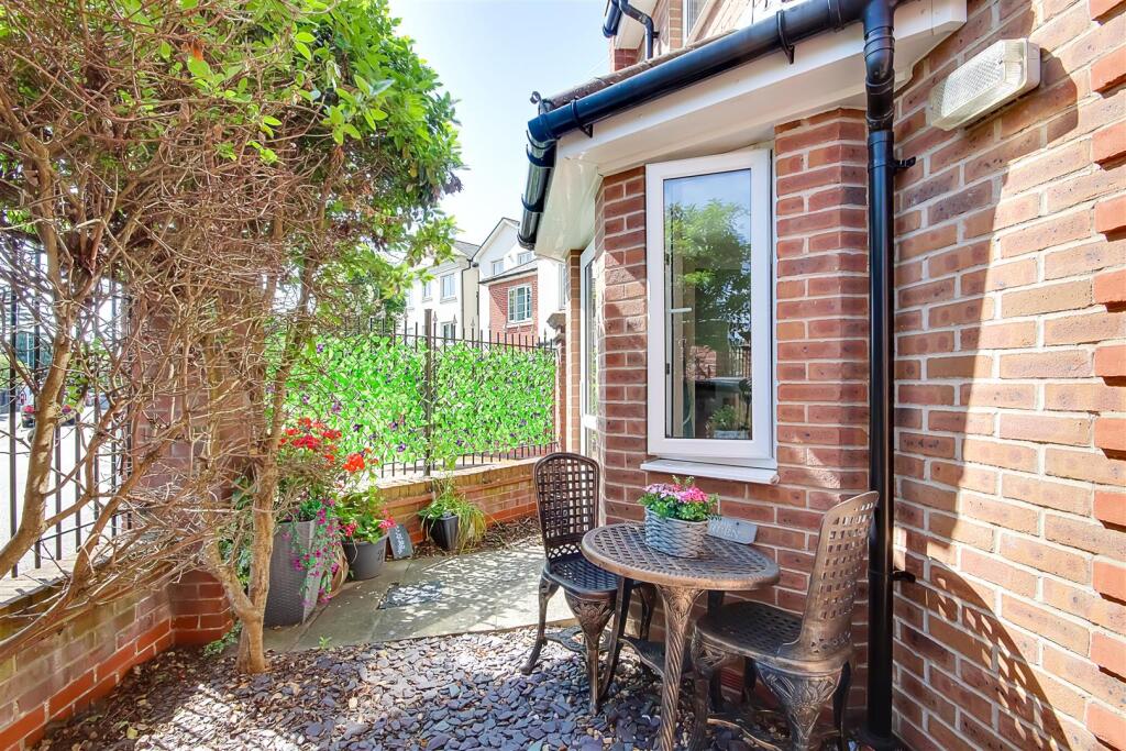 Apartment in Worthing, Broadwater - View 5
