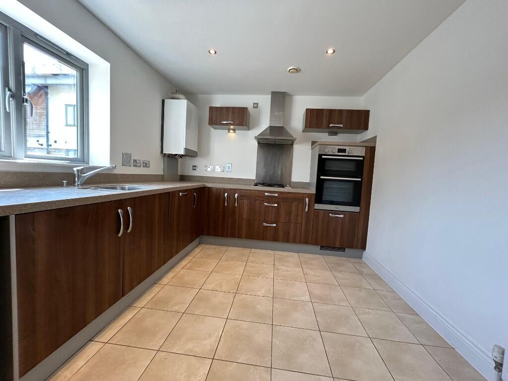 Main image of property: Wolverton Park Road, Milton Keynes, Buckinghamshire, MK12