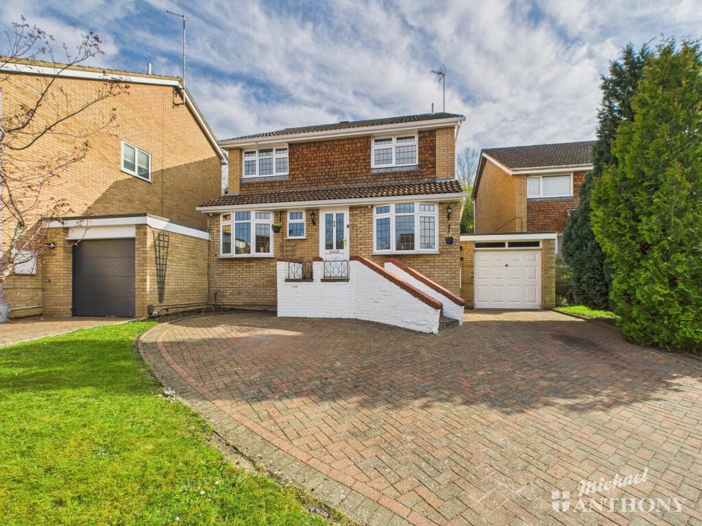 4-bed detached on Harrow Road, Leighton Buzzard, £535,000