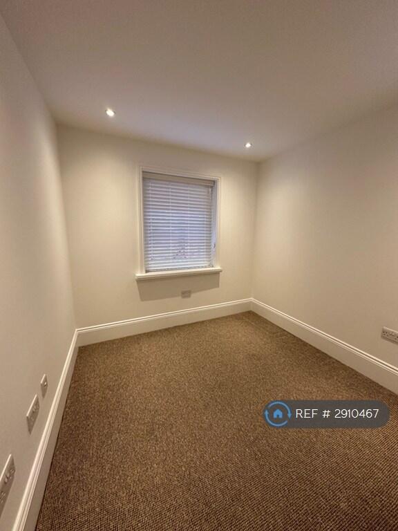 Apartment in Canterbury - View 5