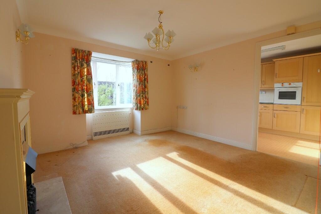 Hancock Drive, Bushmead, Luton, LU2 7GY photo 3