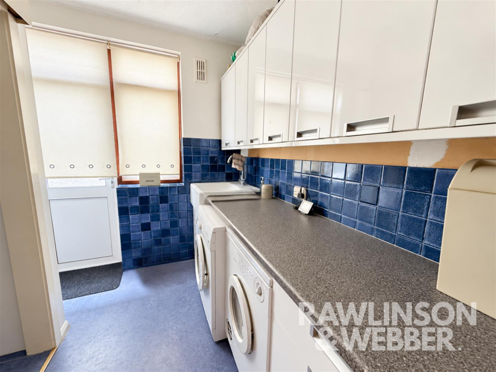 House in Kingston upon Thames - More