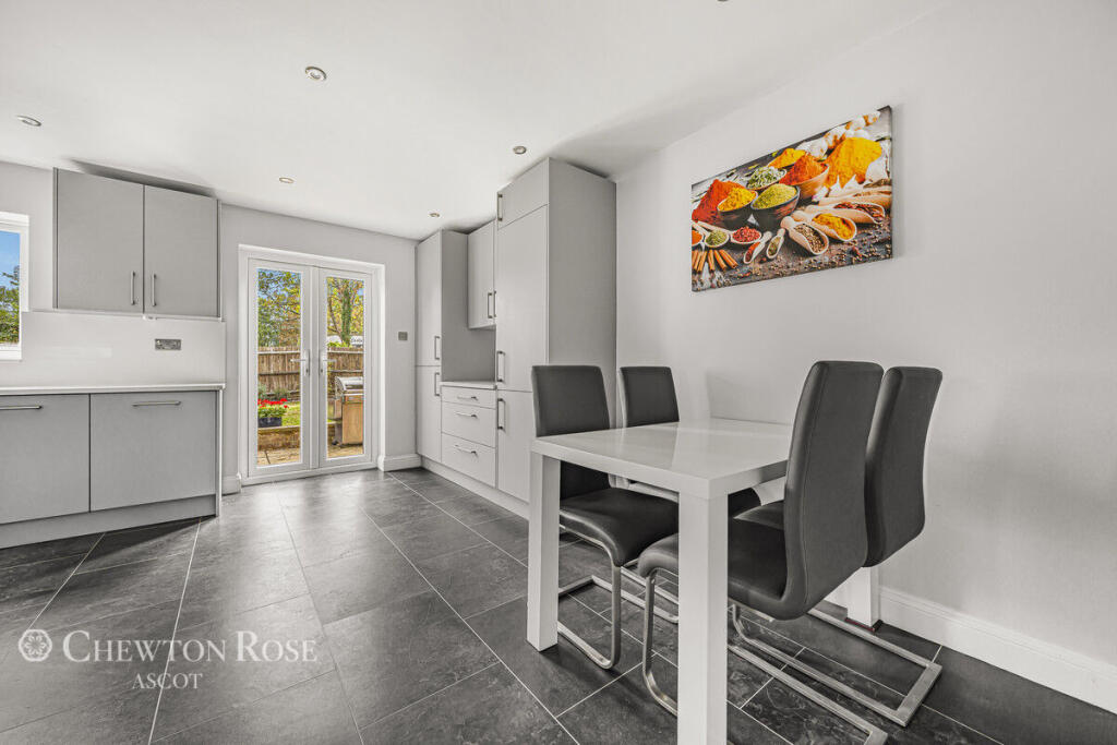 House in Reading, Warfield - More