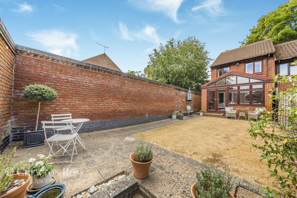 House in Slough - View 4