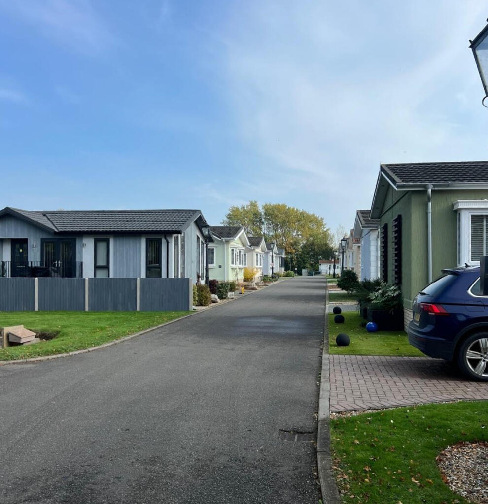 2-bed caravan on Ely, Cambridgeshire, CB6, £245,000