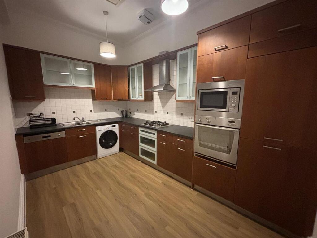 Apartment in Glasgow, Sandyford - More