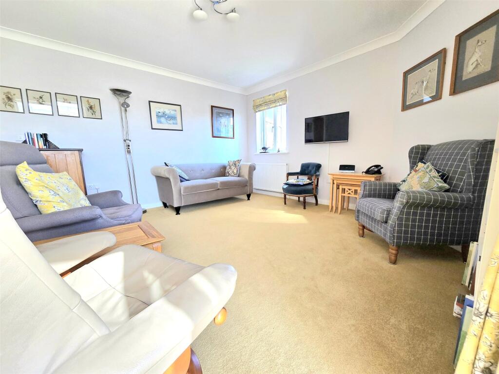 19, Molesworth Way photo 2