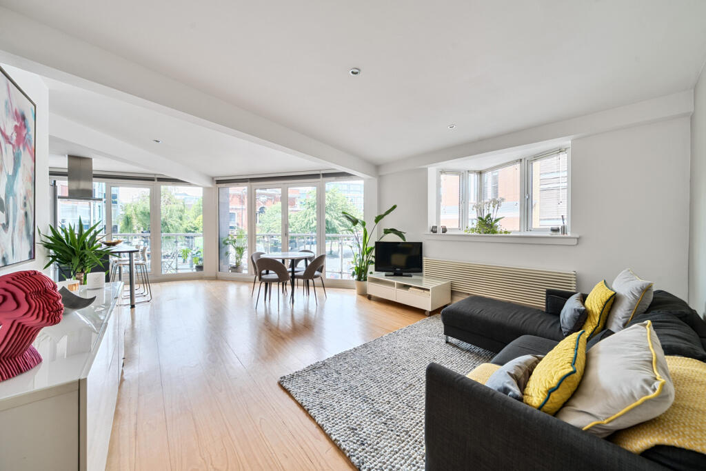 Main image of property: Long Lane, London
