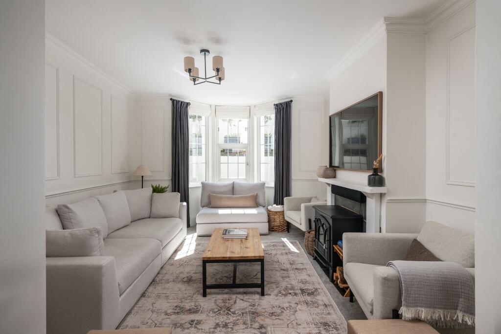 House in Reigate and Banstead, Earlswood - View 2