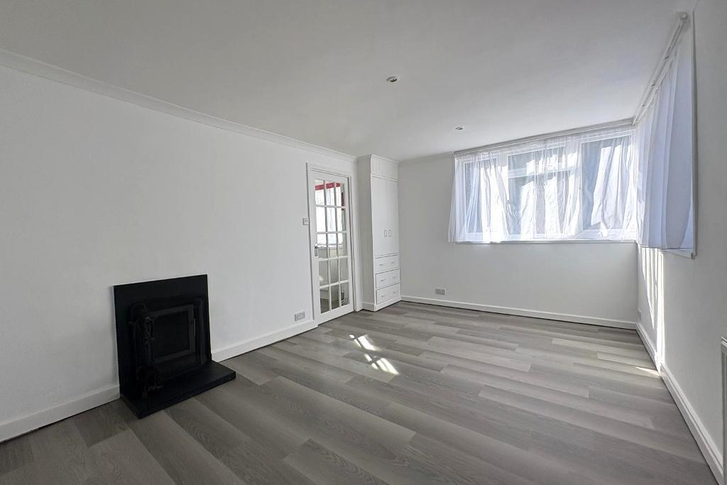 House in Tonbridge - More