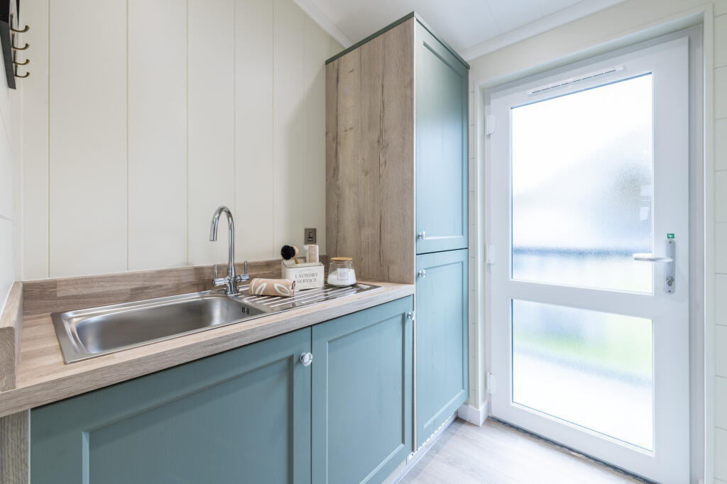 House in High Peak, Bamford - View 4