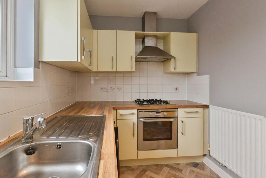 Apartment in Milton Keynes, Wolverton and Greenleys - View 5