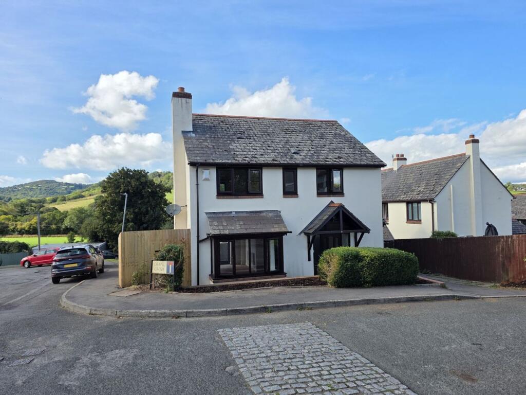 House in Newport - View 4