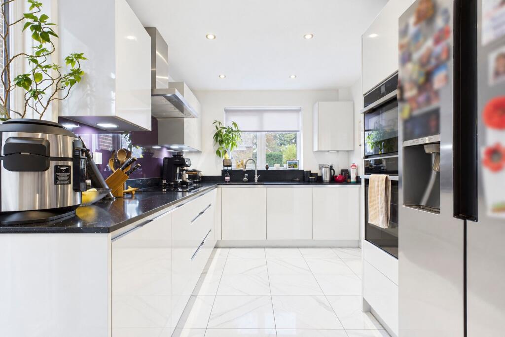 House in Maidenhead, Cox Green - View 3