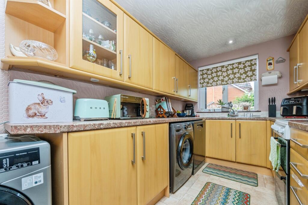 Redditch Road, Stoke Heath, Bromsgrove photo 5