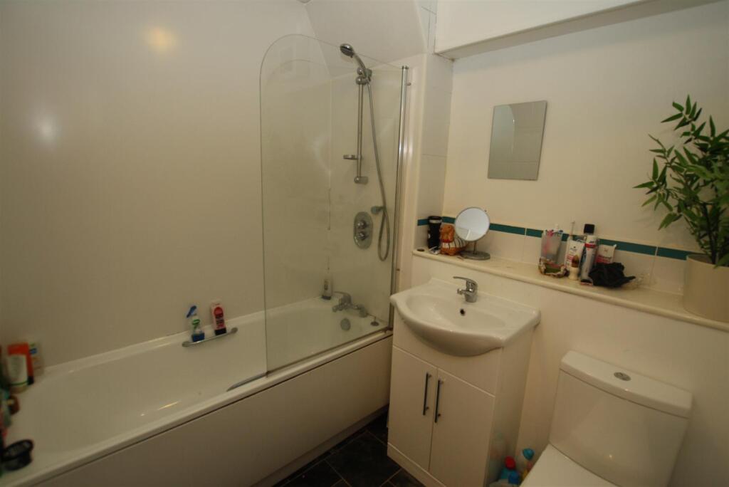 Apartment in Salford, Greater Manchester - More
