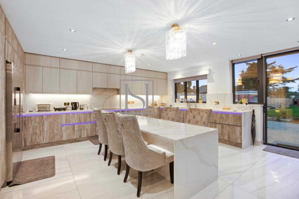 Robin Hood Lane, SW15 photo 3