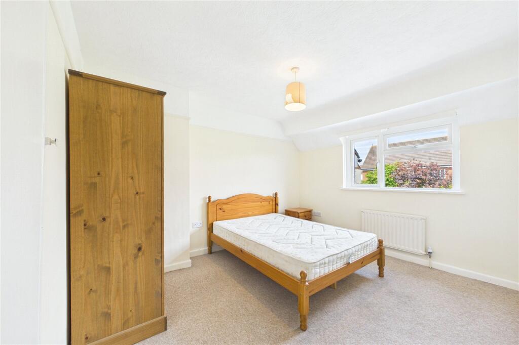 Queen Mary Avenue, Basingstoke, Hampshire, RG21 photo 4